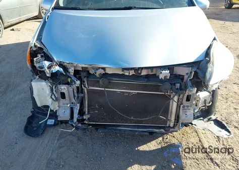 2013 Toyota Prius Three z USA, uszkodzony, nr VIN JTDKN3DU9D0346272